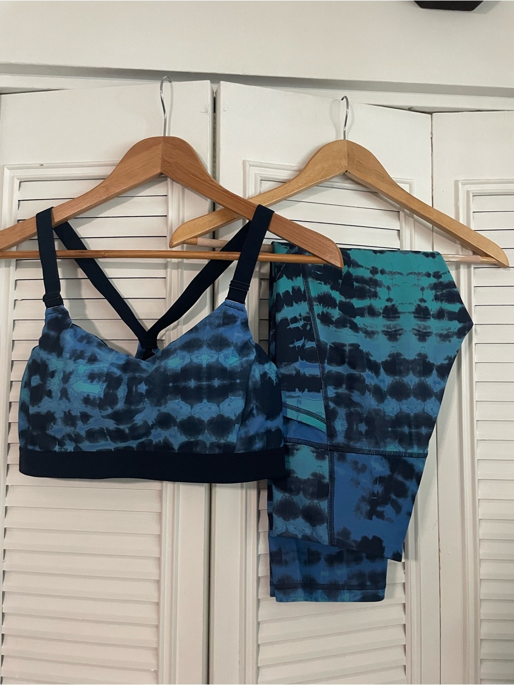 Old Navy Powersoft Tie-Dye Sports Bra and Legging Set